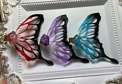 蝶の羽の耳飾り