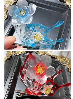 レジンの蝶とプラ板の花の髪飾り
