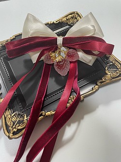 イチゴとリボンの髪飾り